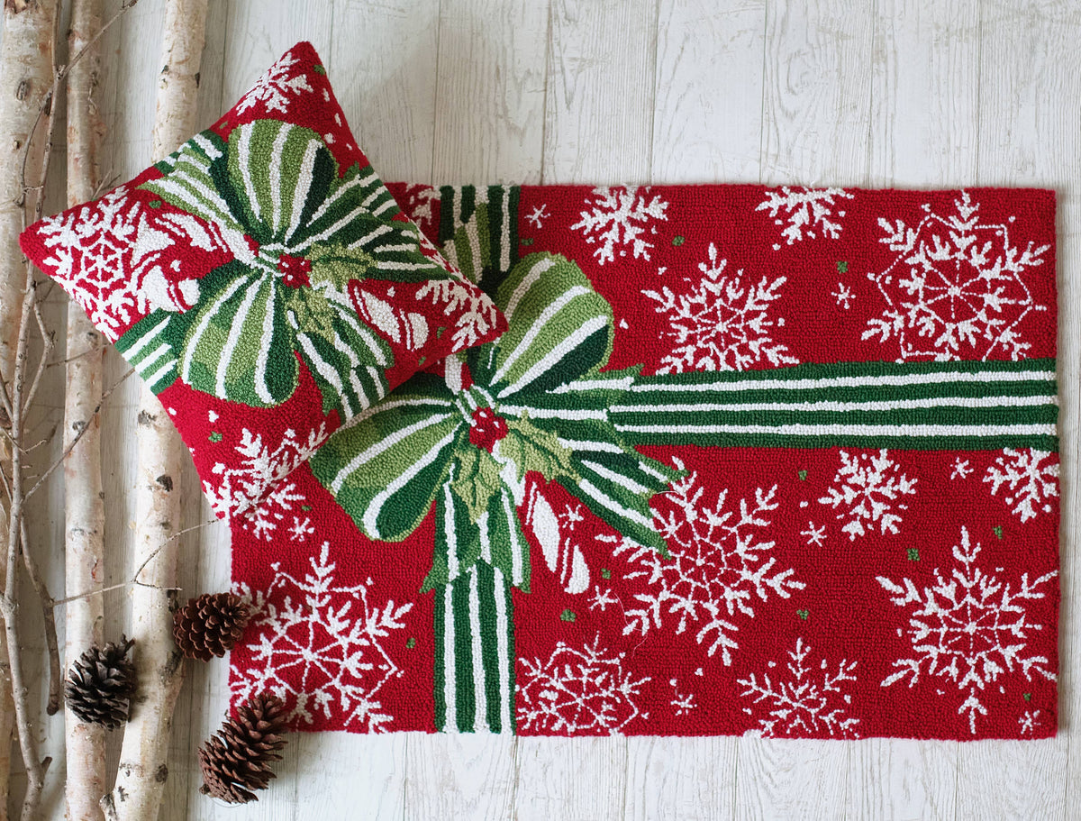 Pretty Present Hook Rug - Sally Eckman Roberts