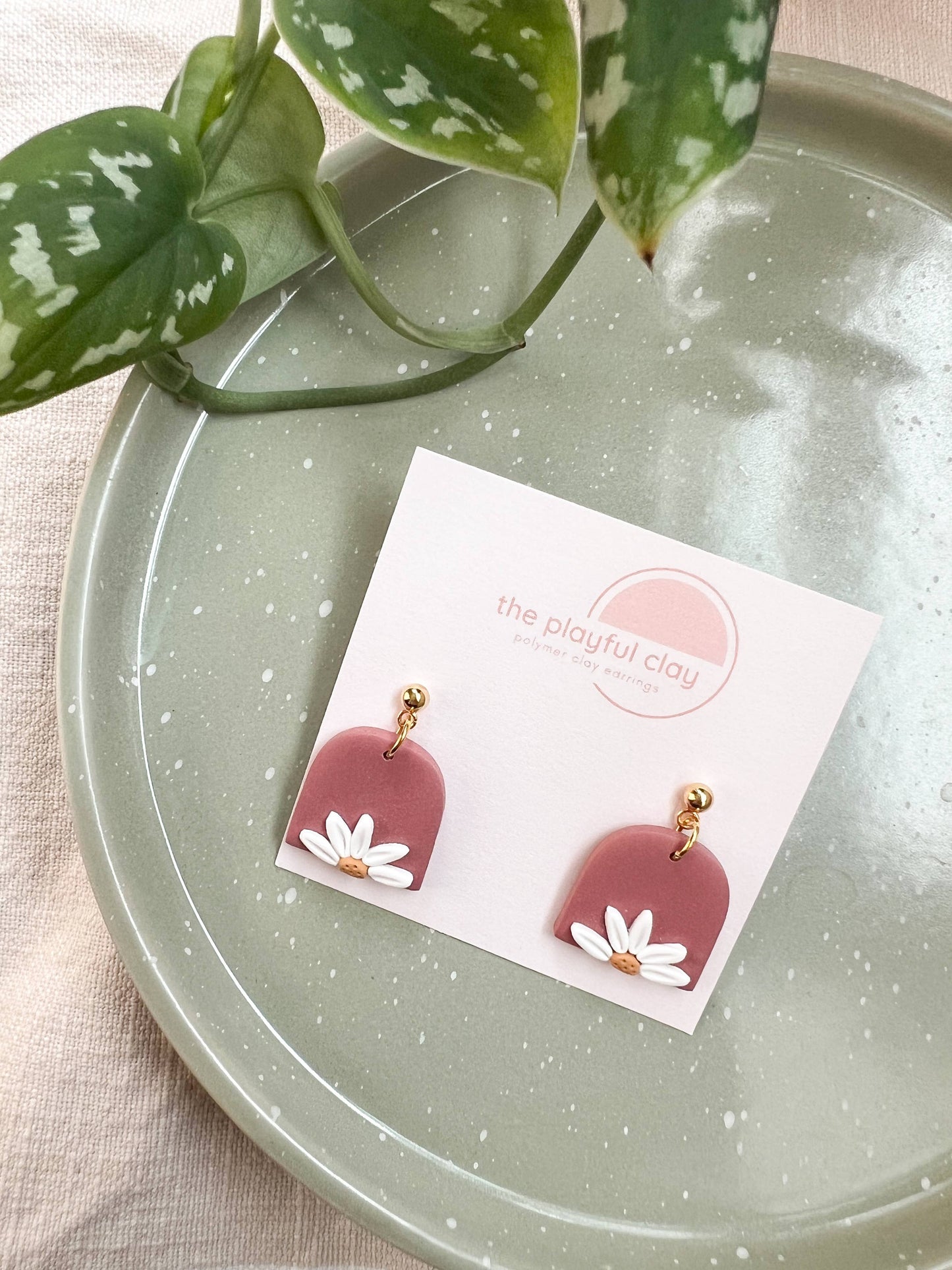 Pink Arched Daisy Dangles Earrings