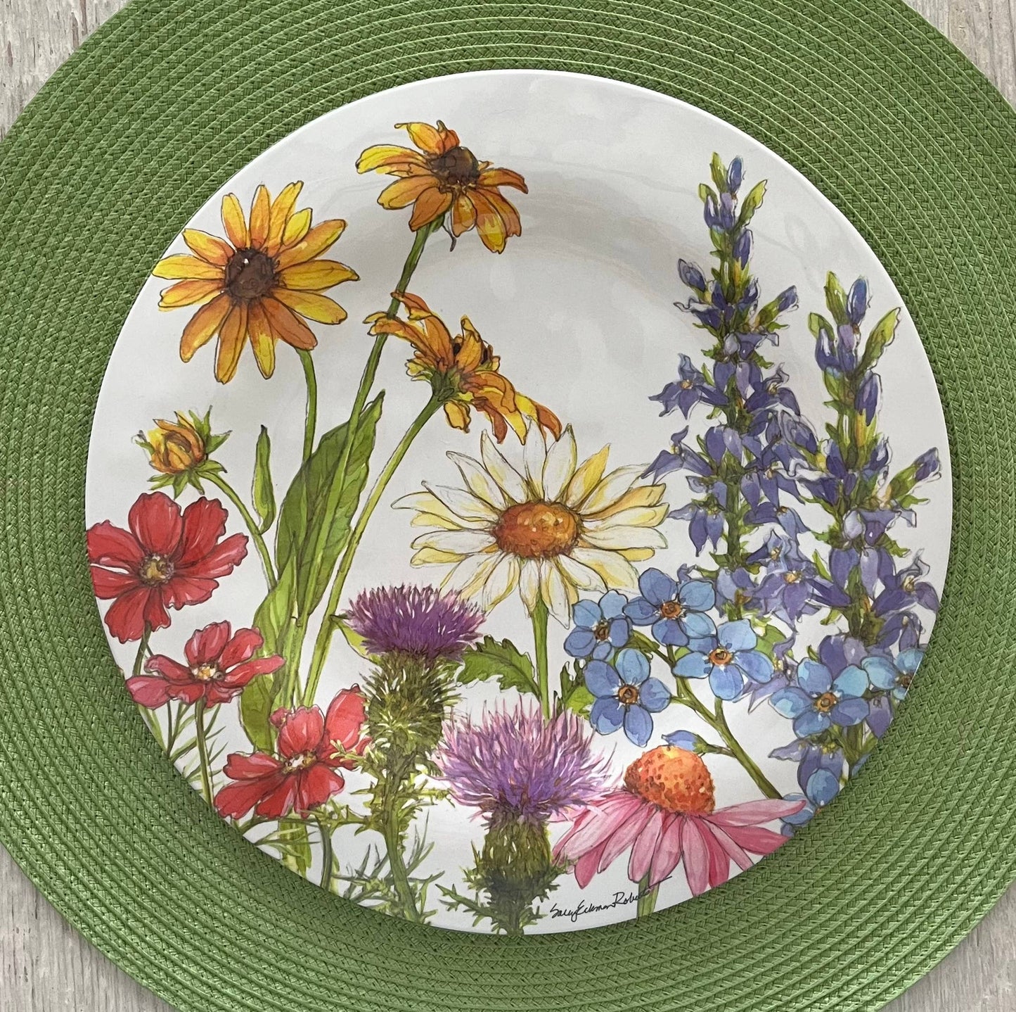 Round plate with floral design on a green woven placemat