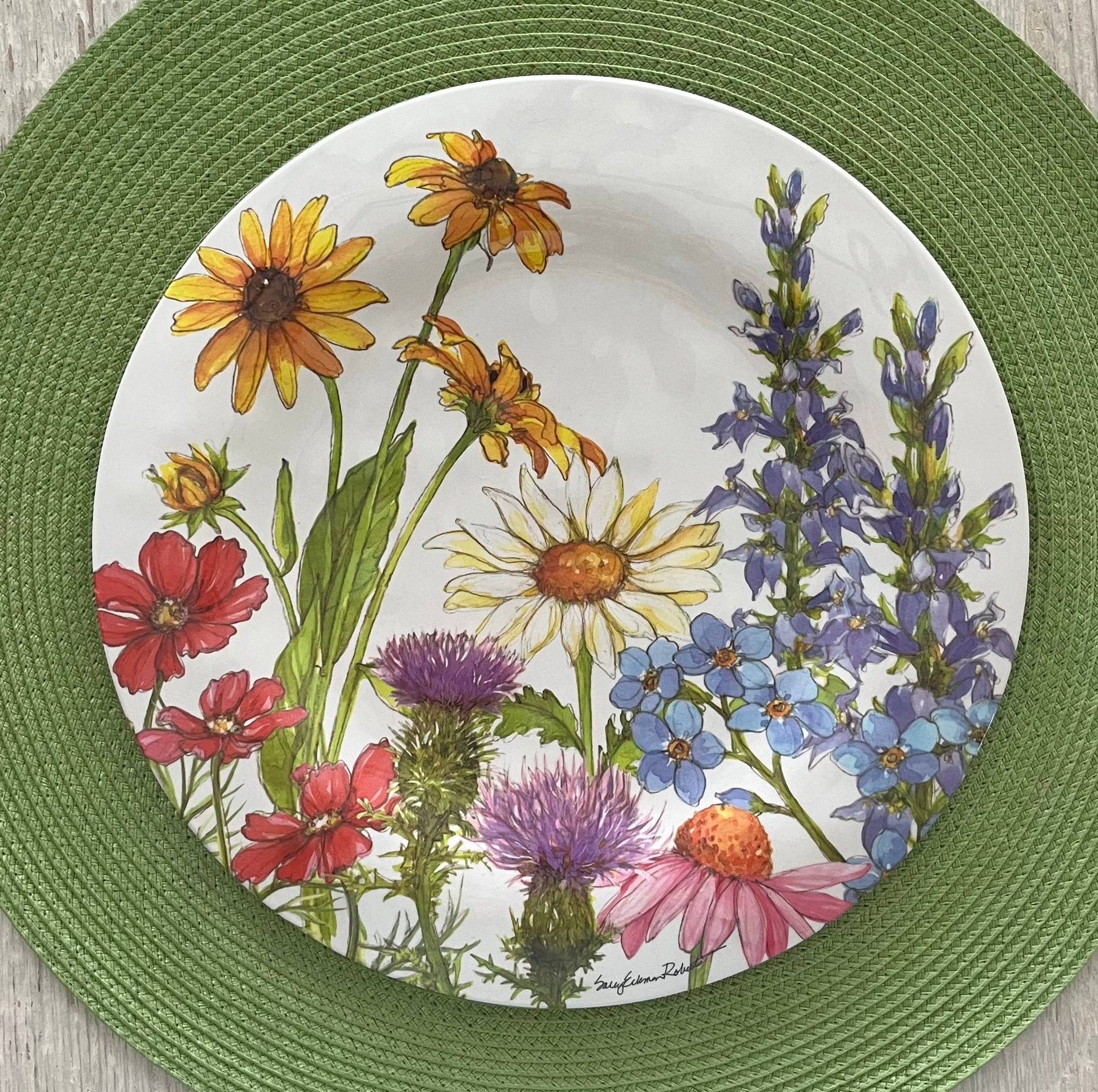 Round plate with floral design on a green woven placemat