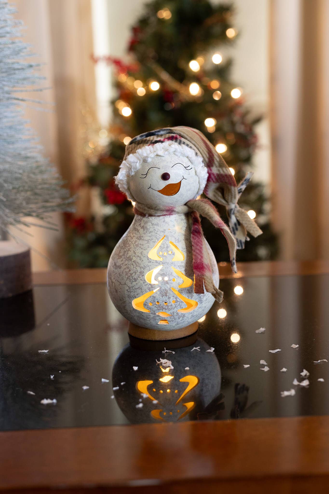 Blizzard Snowman- Medium Lit Girl Gourd